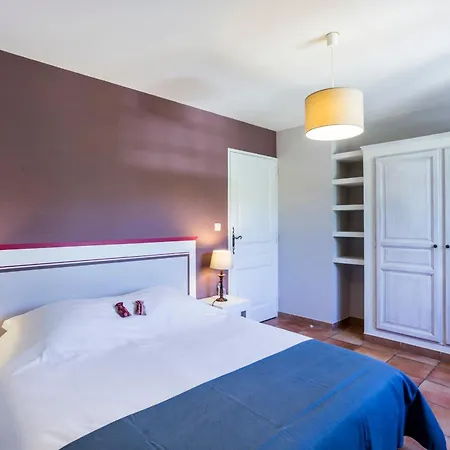 Les Douze Oliviers Holiday home *